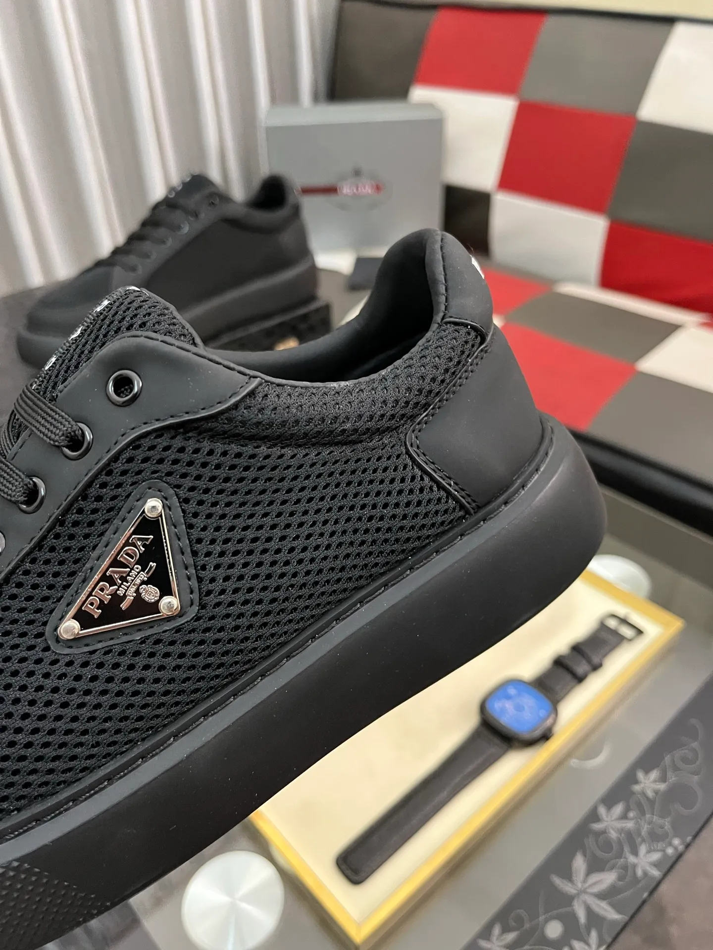 Men's men's shoes💰580⌚️⌚️Prada Prada early spring new model, top original quality, Prada casual sports shoes, made of imported solid color patent leather, spliced mesh cowhide upper, three-dimensional geometric segmentation, multi-color splicing, fashionable and generous, soft, comfortable and breathable. The tongue is decorated with classic letter logo, with fabric lining, cowhide foot pads, matched with P family's exclusive rubber outsole, upper material, breathable knitted fabric imported from Italy The delicate texture is super high-end! Fetal cowhide lining, super soft and comfortable, original molded outsole Size: 38-446️⃣ colors available